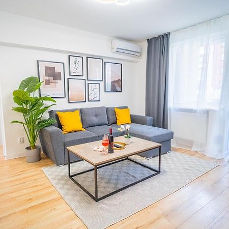 Refreshingly Chic: Newly Renovated 2Br Apartment Bucarest Esterno foto