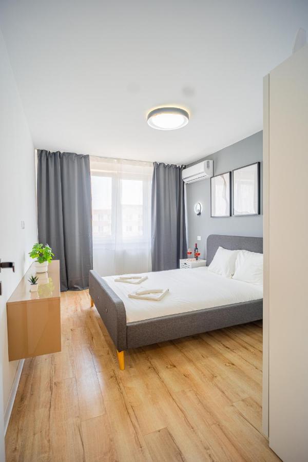 Refreshingly Chic: Newly Renovated 2Br Apartment Bucarest Esterno foto