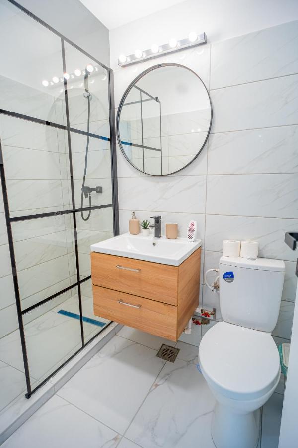 Refreshingly Chic: Newly Renovated 2Br Apartment Bucarest Esterno foto