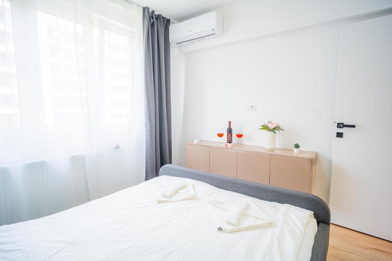 Refreshingly Chic: Newly Renovated 2Br Apartment Bucarest Esterno foto