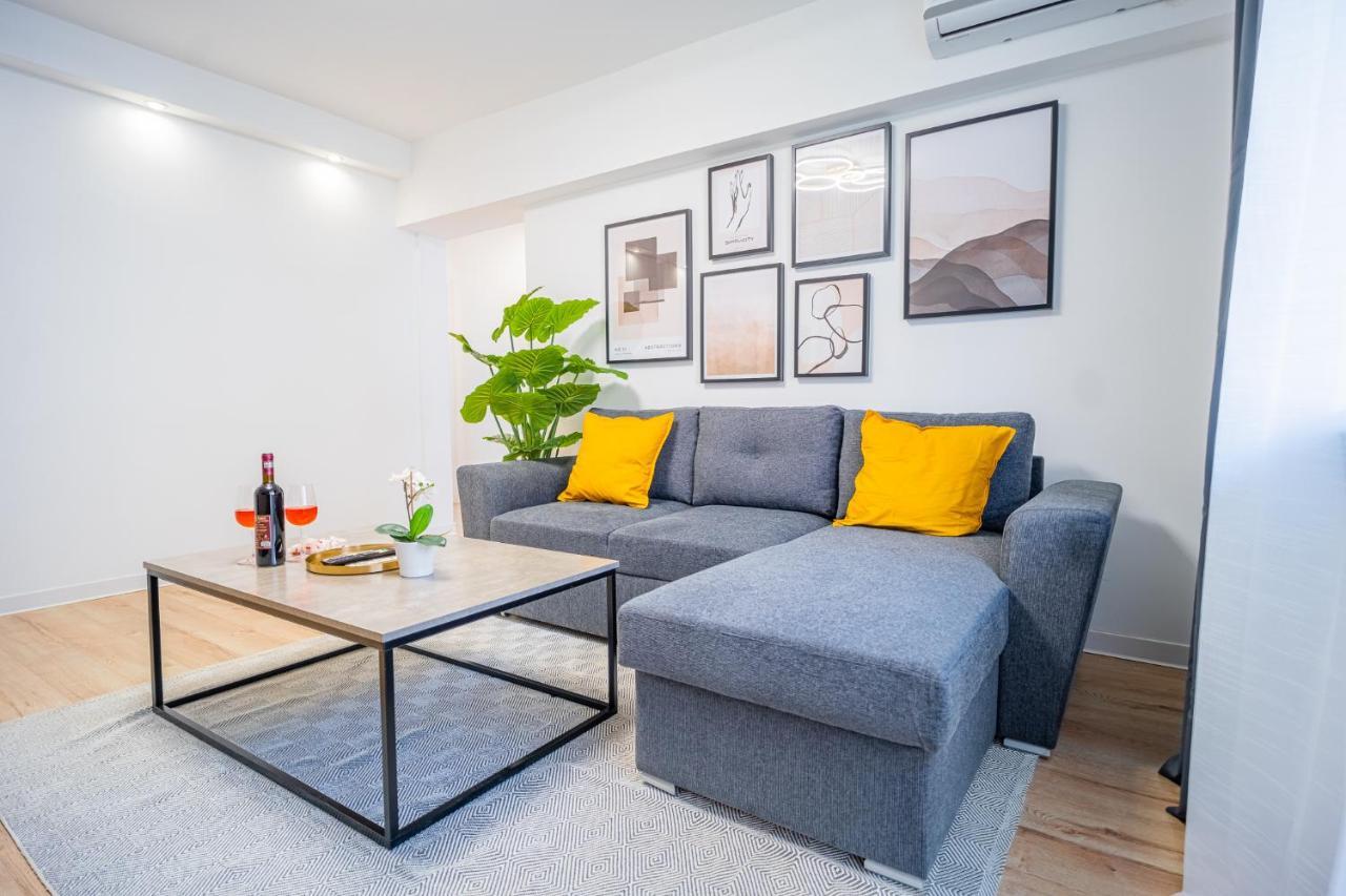 Refreshingly Chic: Newly Renovated 2Br Apartment Bucarest Esterno foto