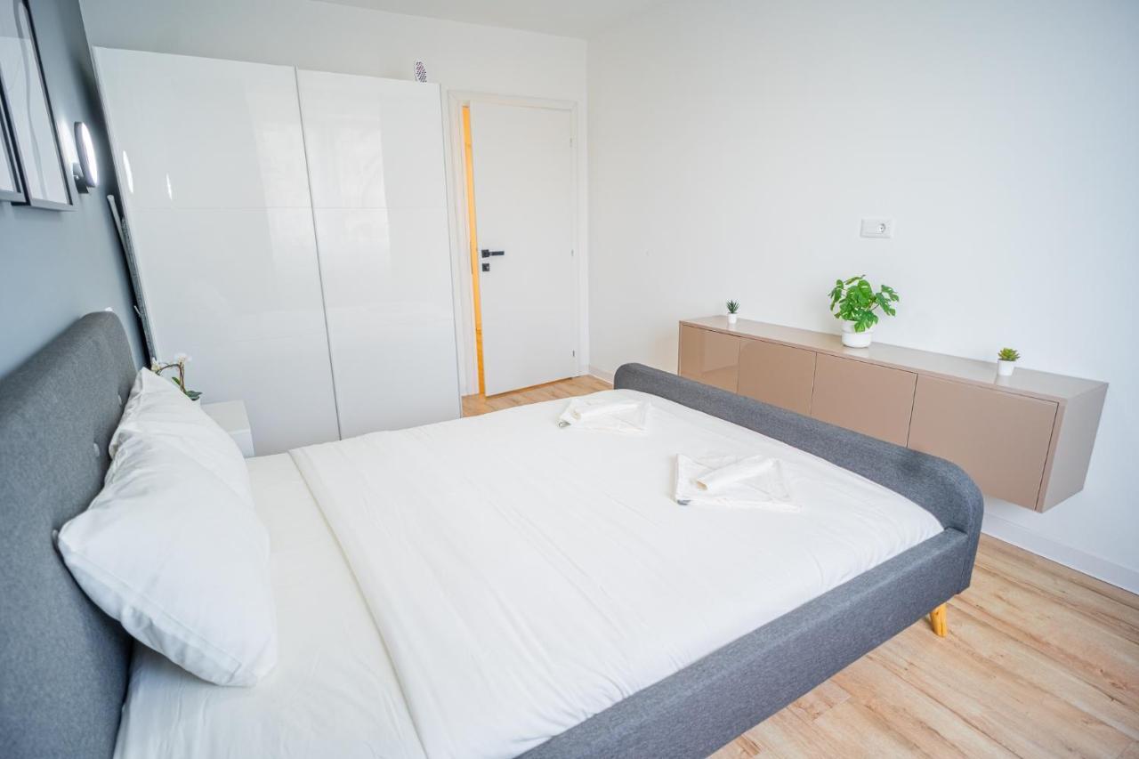Refreshingly Chic: Newly Renovated 2Br Apartment Bucarest Esterno foto