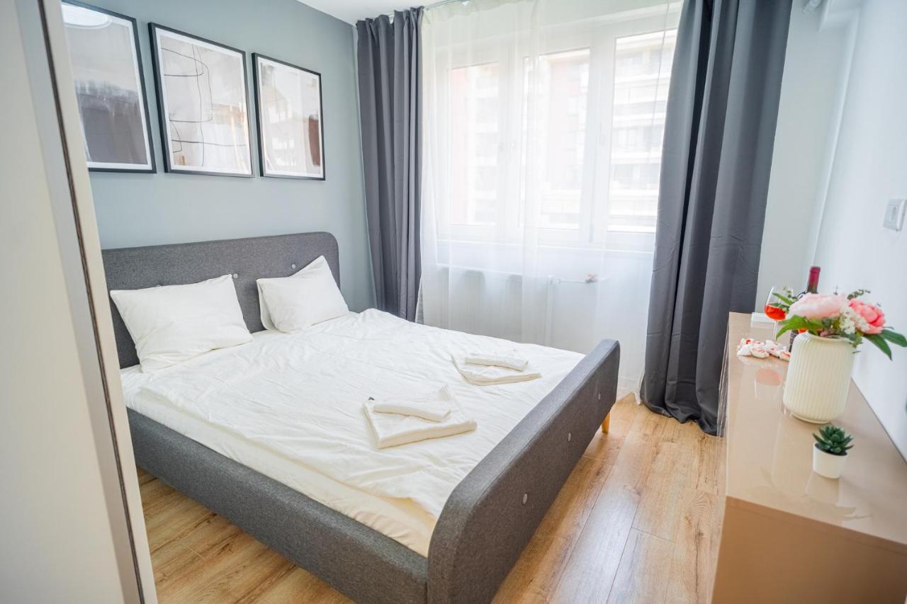 Refreshingly Chic: Newly Renovated 2Br Apartment Bucarest Esterno foto