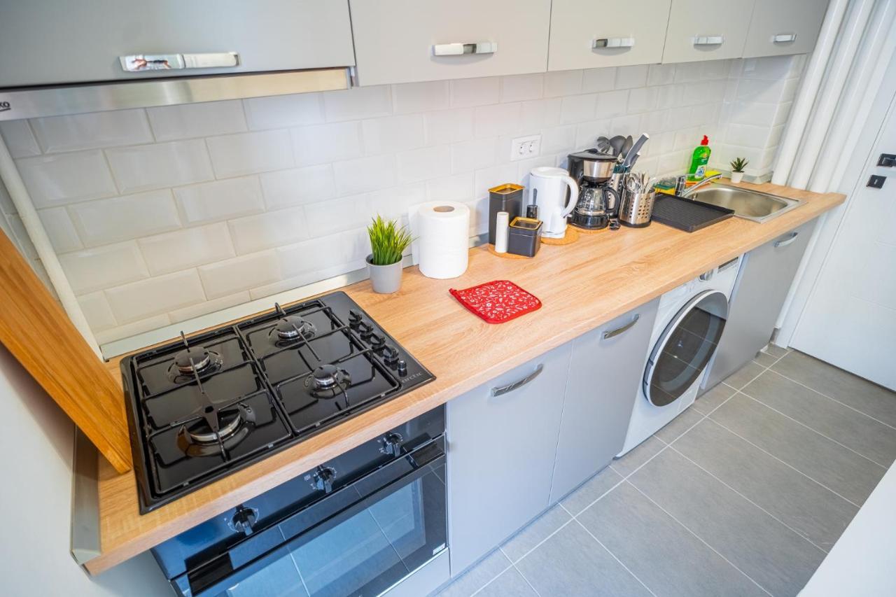 Refreshingly Chic: Newly Renovated 2Br Apartment Bucarest Esterno foto