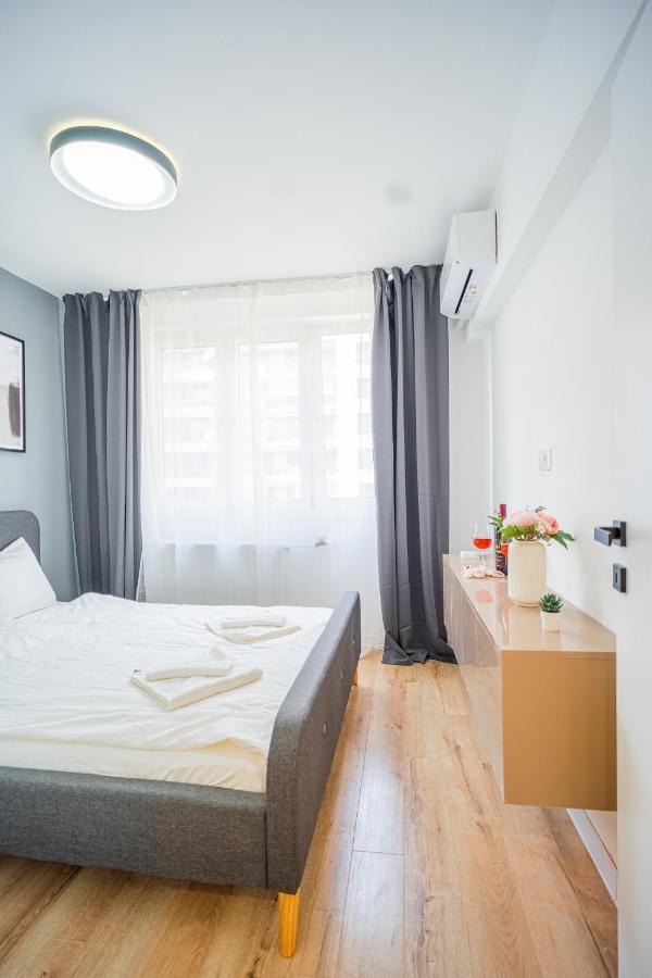 Refreshingly Chic: Newly Renovated 2Br Apartment Bucarest Esterno foto