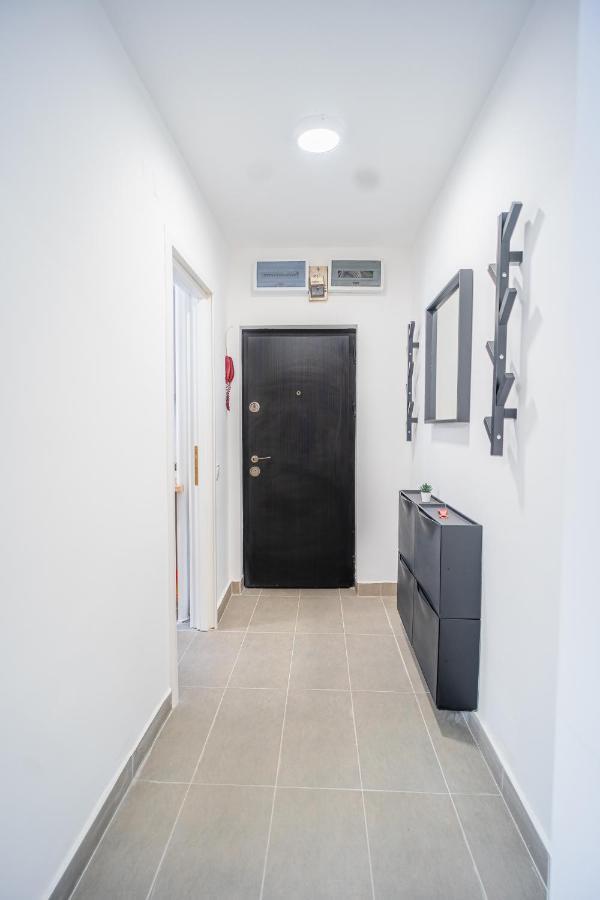 Refreshingly Chic: Newly Renovated 2Br Apartment Bucarest Esterno foto