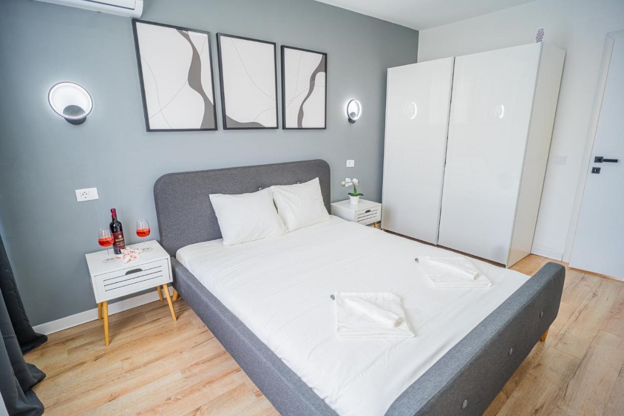 Refreshingly Chic: Newly Renovated 2Br Apartment Bucarest Esterno foto